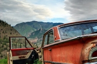 abandoned-and-forgotten-cars-trucks-30