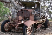 abandoned-and-forgotten-cars-trucks-56