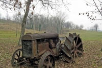 abandoned-and-forgotten-cars-trucks-81