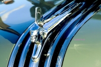 hood-ornaments-1951_Pontiac_Chieftan_hood_ornament