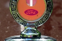 hood-ornaments-CassyFordMotormeter