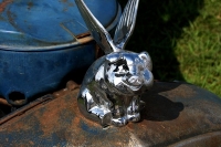 hood-ornaments-flying_pig2