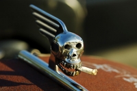 hood-ornaments-smokin_scull_rod