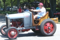 Doodlebugs, Scrambolas, Jitterbugs, Field Crawlers and Other Farm Rigs