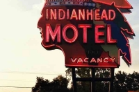 Vintage_Signs_and_Neon_Lights_21