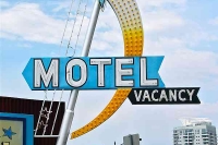 Vintage_Signs_and_Neon_Lights_81