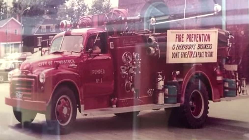 1952 GMC 9700 former fire truck