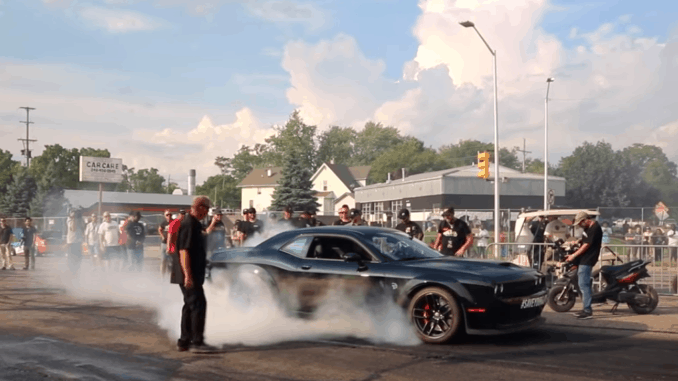 Dodge Challenger Hellcat Burnout