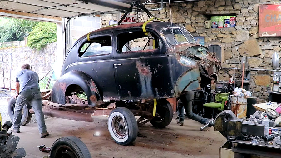 1939 Ford Deluxe Tudor Teardown